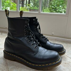 Women’s Size 10 Black Smooth Leather Lace Up Dr. Martens Boots